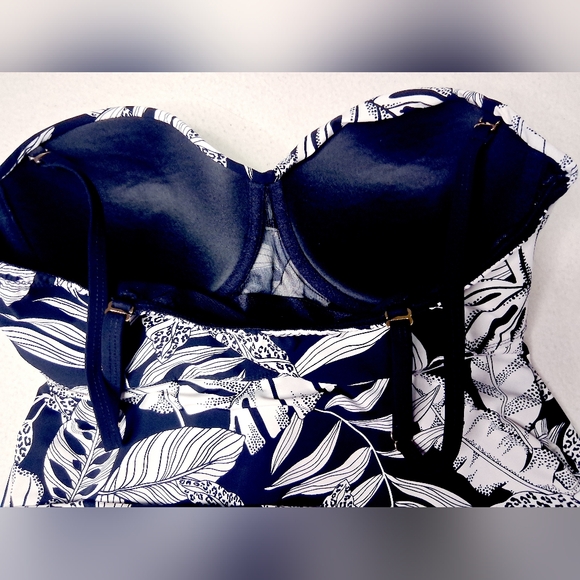 Christina Elegant Black Swimsuit - Picture 3 of 4